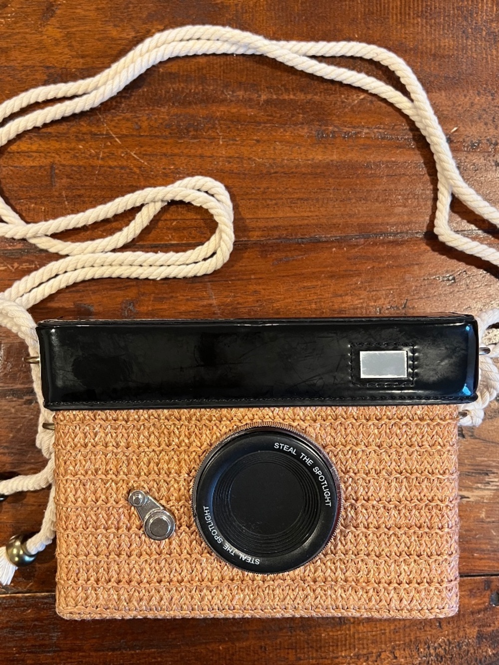 Retro Camera-Shaped Woven Straw Novelty Crossbody Shoulder Bag Purse - Picture 4 of 13